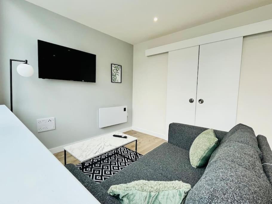 Apartment Lovely Available To Rent In Old Trafford Manchester
